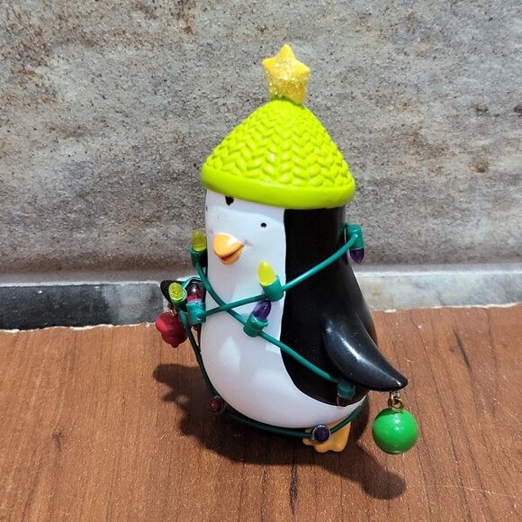 Hallmark Christmas Ornament Tip South Pole Pals 2007 Penguin In Lights - Picture 8 of 12